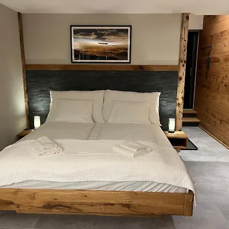 Mountain Homes -base Camp * Bönigen